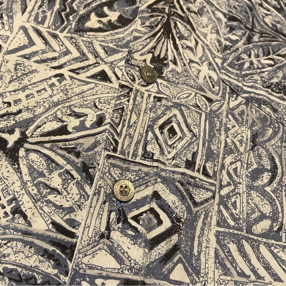 Perry Ellis Short Sleeve Casual Shirt - Picture 3 of 5